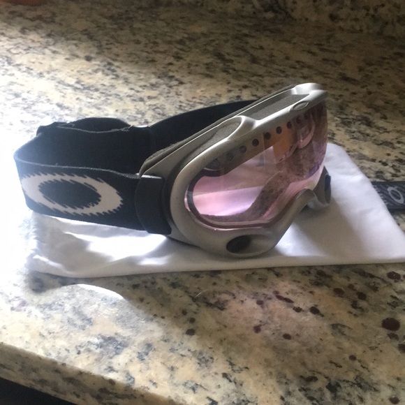 Oakley Accessories - PRICE DROP Oakley snowboard goggle iridescent lens